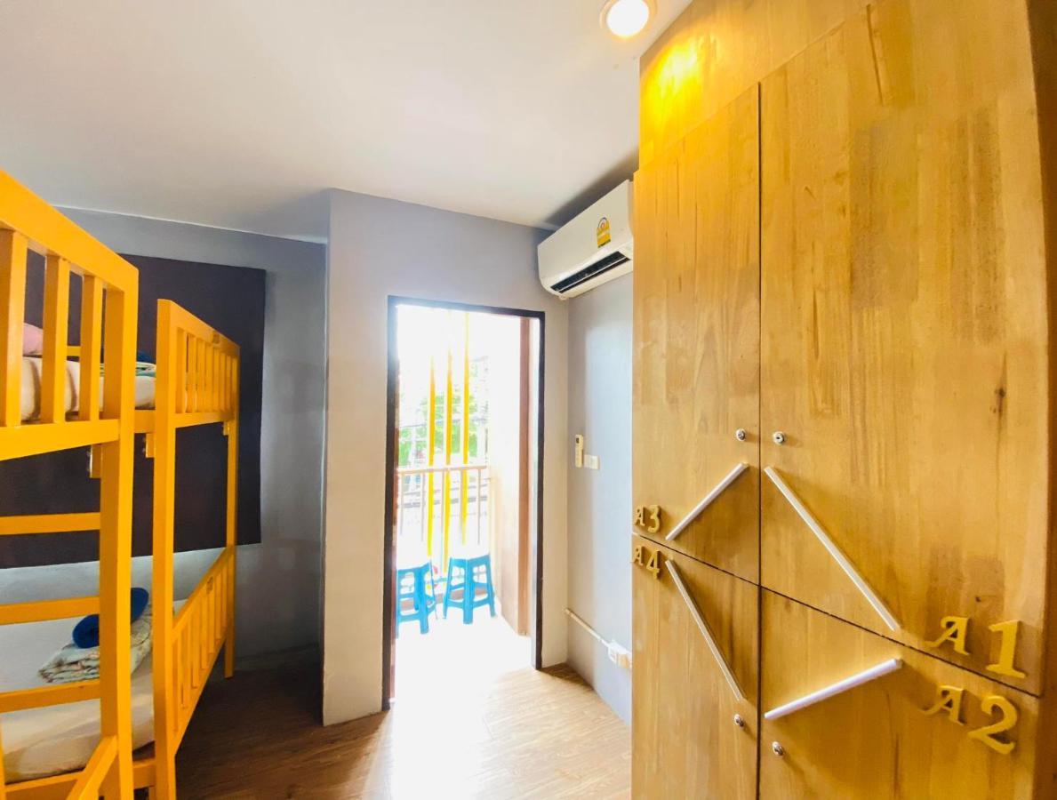 Frutta Hostel Patong Екстериор снимка